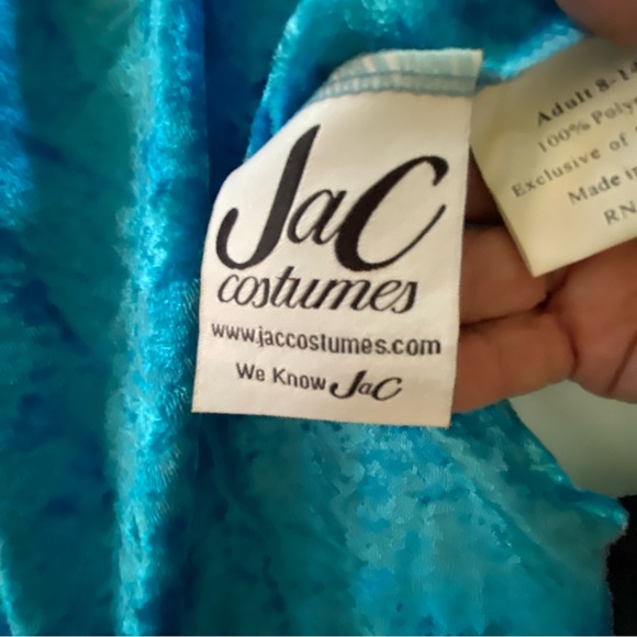 Jac flamenco dancer costume in azure crushed velvet w/ black ruffles and lace. - Picture 8 of 10